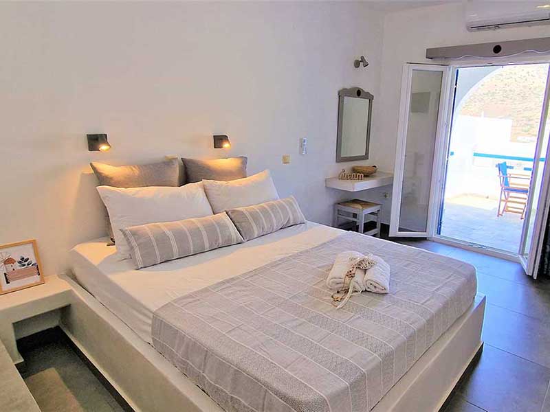 Διπλό χτιστό κρεβάτι