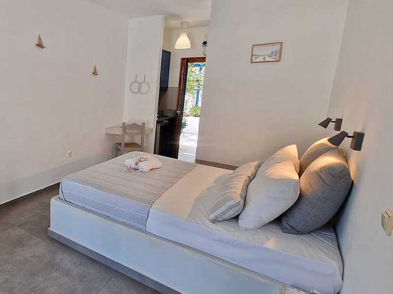 Διπλό χτιστό κρεβάτι