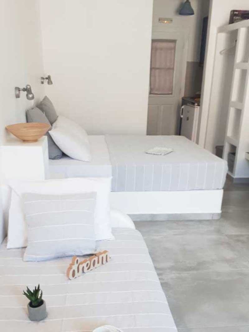 Κρεβάτι queen size και μονό κρεβάτι στο στούντιο 3