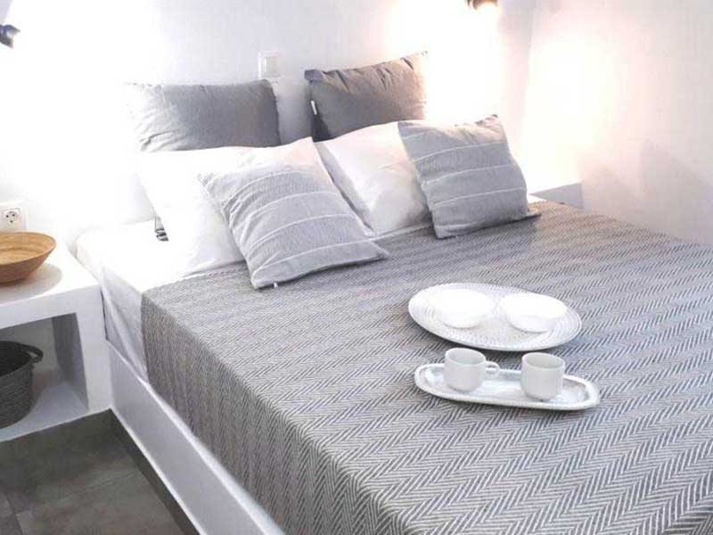 Διπλό κτιστό κρεβάτι