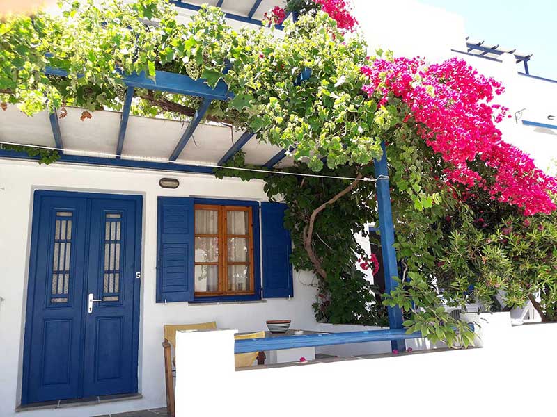 Σκιασμένη αυλή στο στούντιο 5